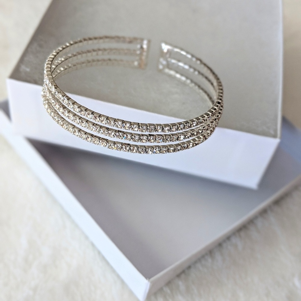 NWOT Simulated Diamond Bracelet